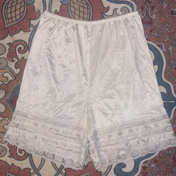Vintage White Lace Bloomers - Picture 1 of 4